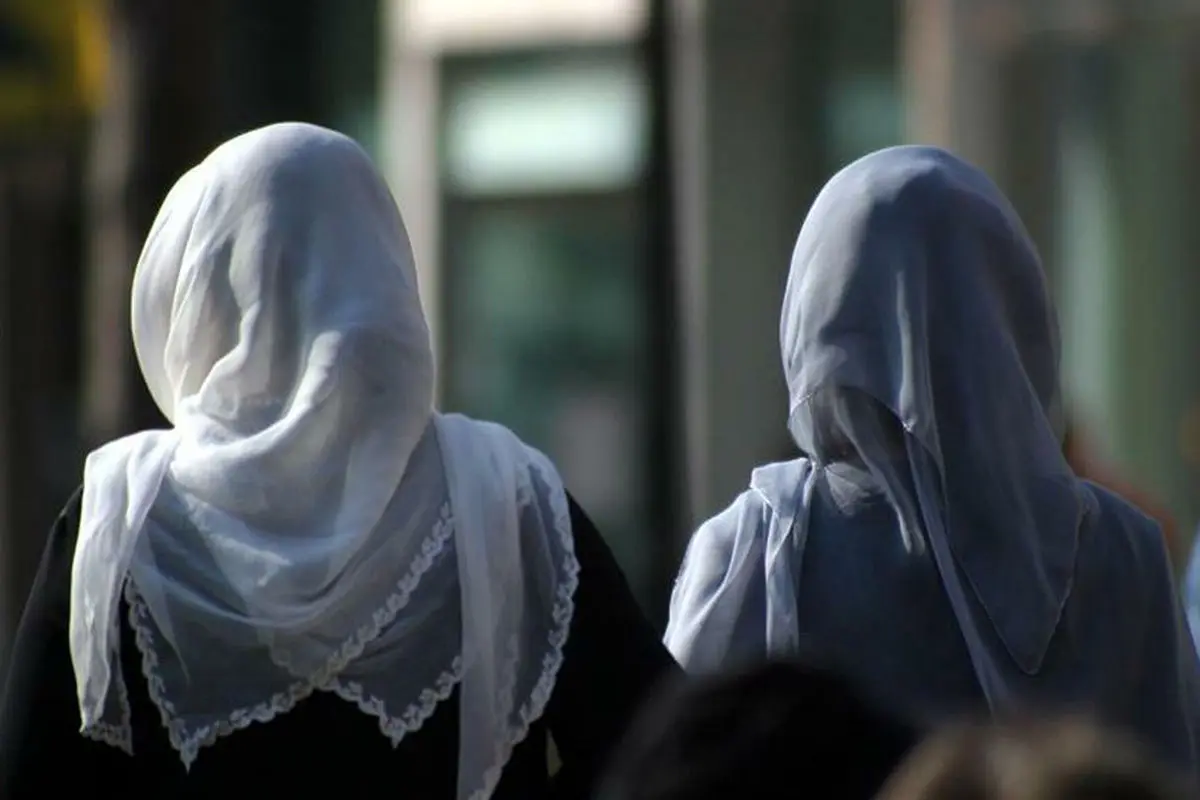 «دشمن دنبال برداشتن حجاب از سر بانوان است»