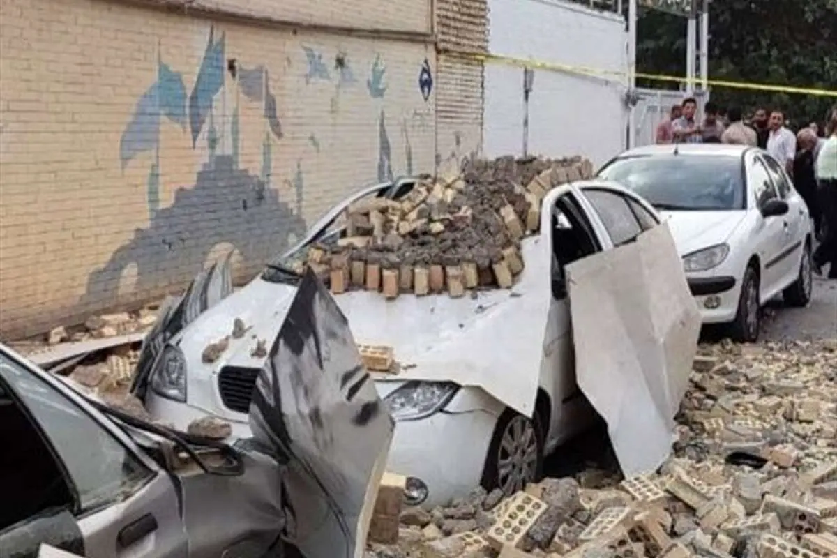ریزش دیوار ورزشگاه در رهنان اصفهان ۱ کشته و ۱ مصدوم به جای گذاشت