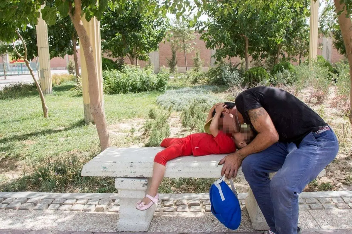 (تصاویر) دختربچه آواره در دخمههای حاشیه شهر قدس تهران