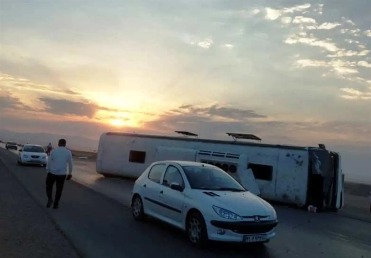 ۱۹ کشته و مجروح درپی واژگونی اتوبوس کوهنوردان در زنجان