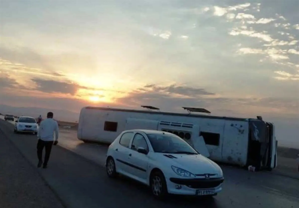 ۱۹ کشته و مجروح درپی واژگونی اتوبوس کوهنوردان در زنجان