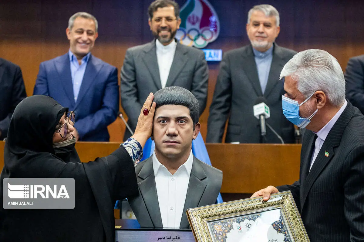 (تصاویر) رونمایی از سردیس قهرمانان المپیک