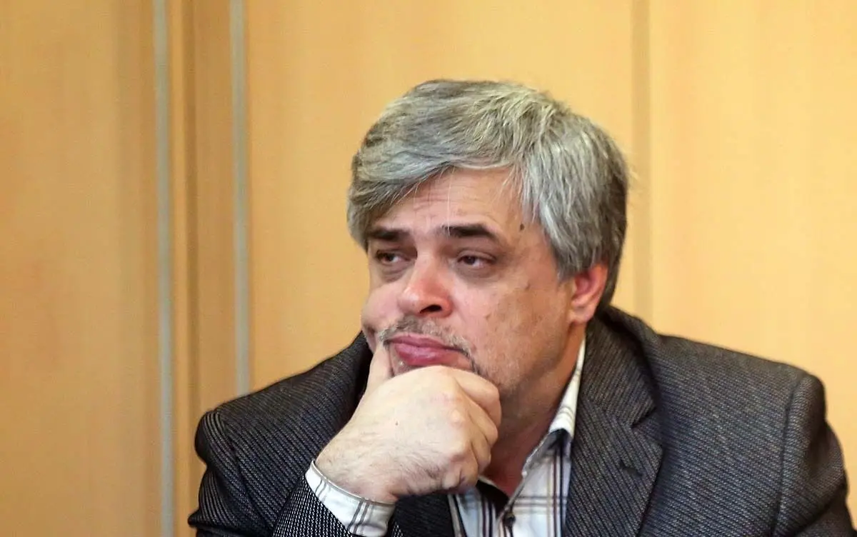 مهاجری: حاج‌آقا، شما کجا زندگی می‌کنید که آدم‌هاش برهنه‌اند؟!