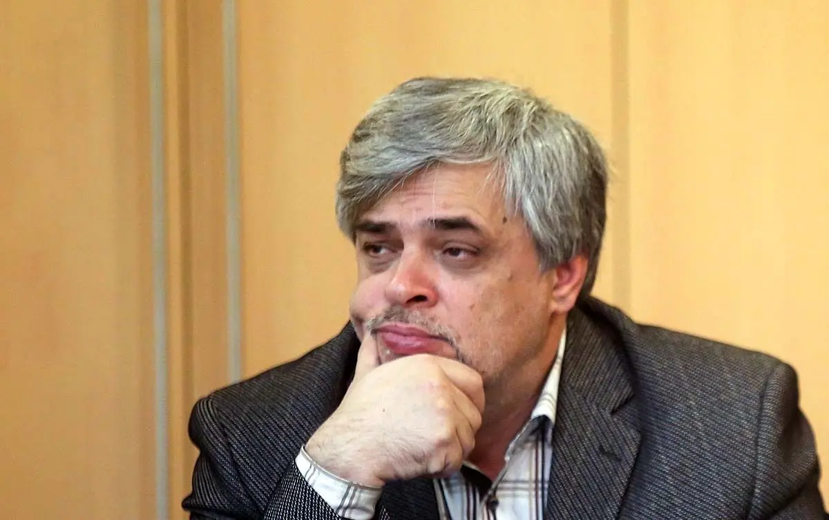 مهاجری: حاج‌آقا، شما کجا زندگی می‌کنید که آدم‌هاش برهنه‌اند؟!