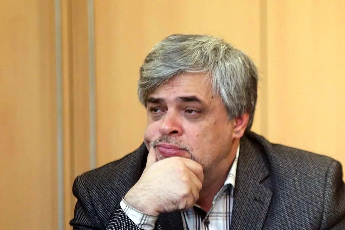 مهاجری: حاجآقا، شما کجا زندگی میکنید که آدمهاش برهنهاند؟!