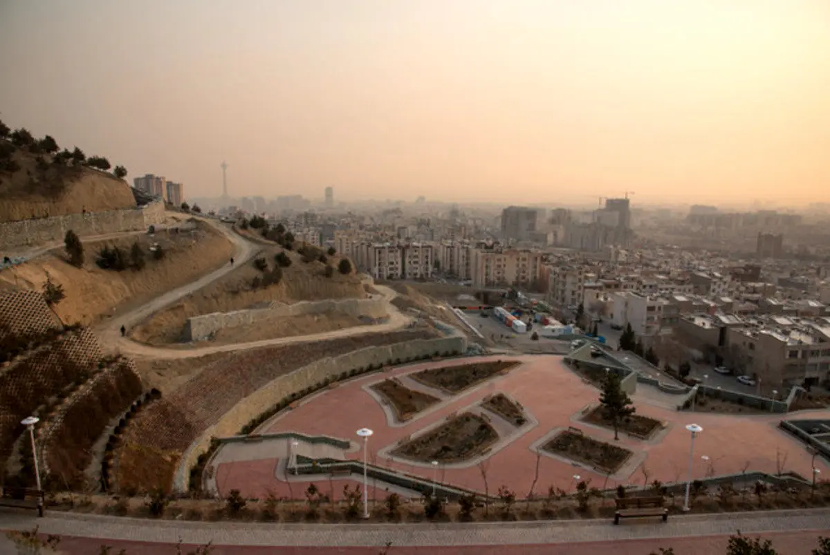 وزش باد و خیزش گرد و خاک در جنوب تهران