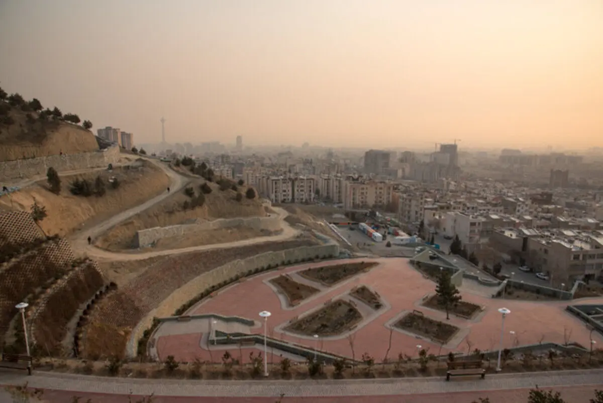 وزش باد و خیزش گرد و خاک در جنوب تهران