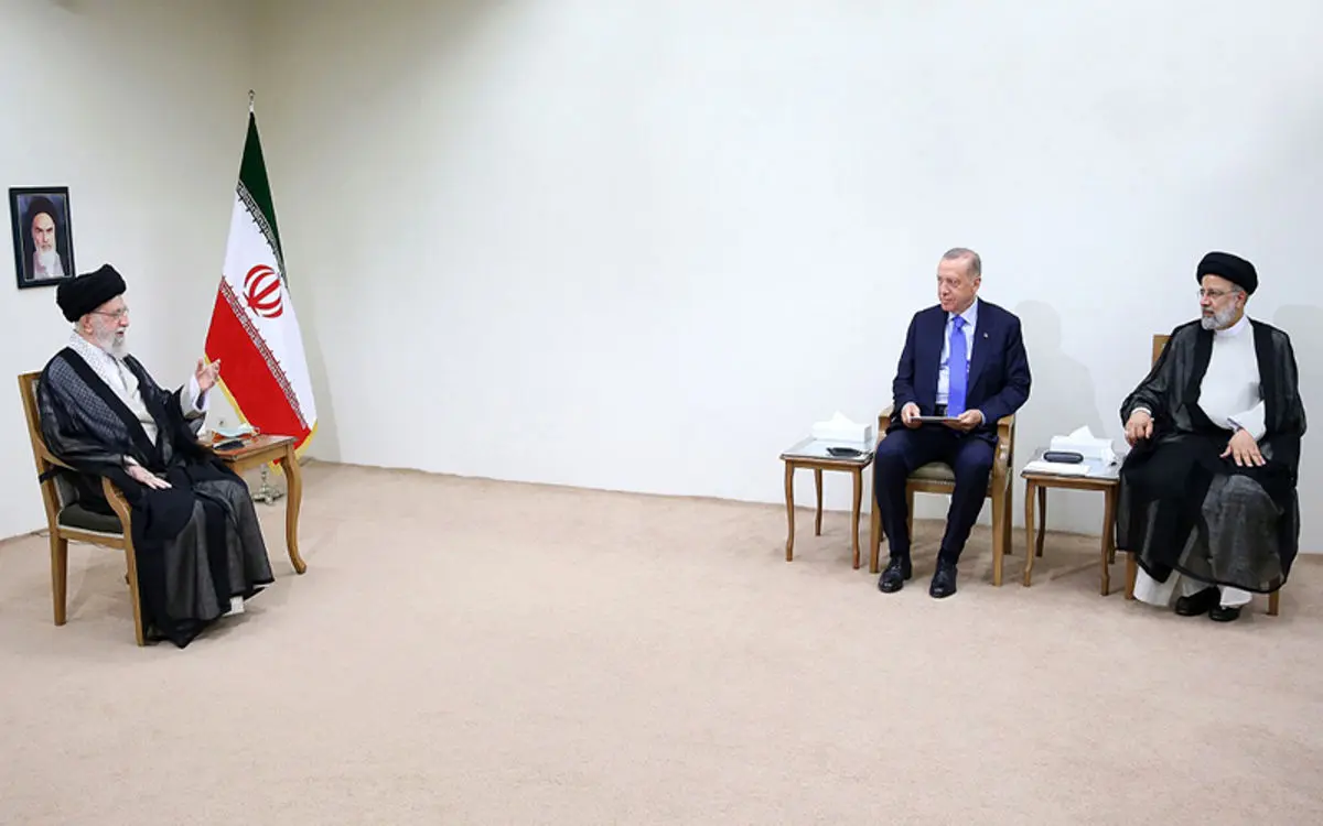 روزنامه رسالت: رهبر انقلاب به اردوغان، درس دیپلماسی دادند