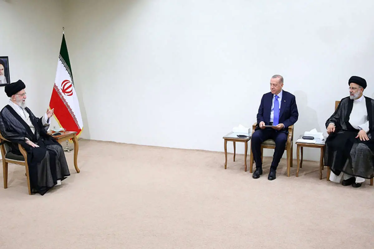 روزنامه رسالت: رهبر انقلاب به اردوغان، درس دیپلماسی دادند