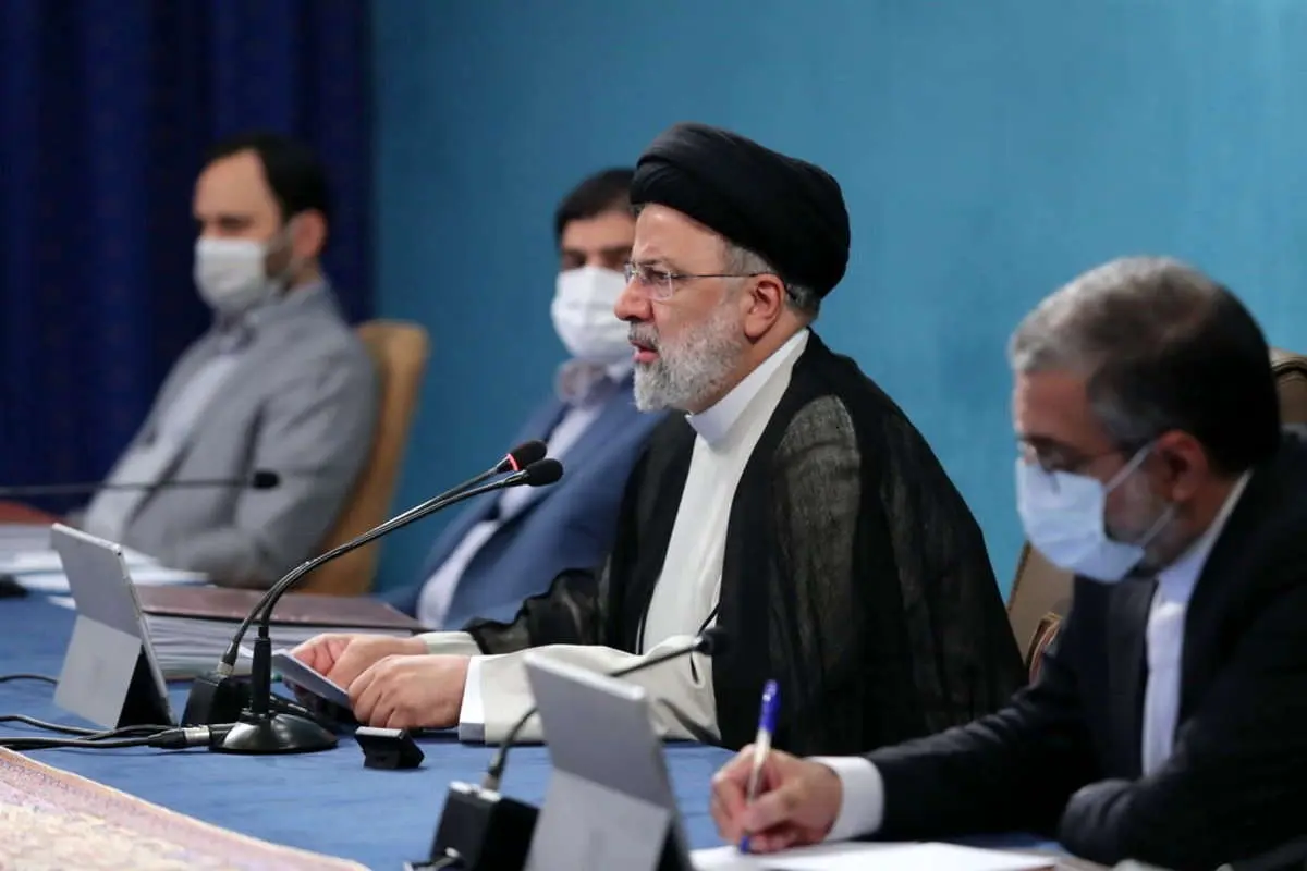 کیهان: همه کارهای این دولت خوب است؛ کارهای آن دولت بد بود