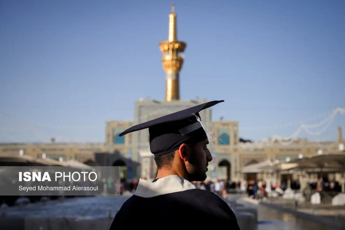 (تصاویر) جشن فارغ‌التحصیلی دانشجویان پزشکی در حرم رضوی