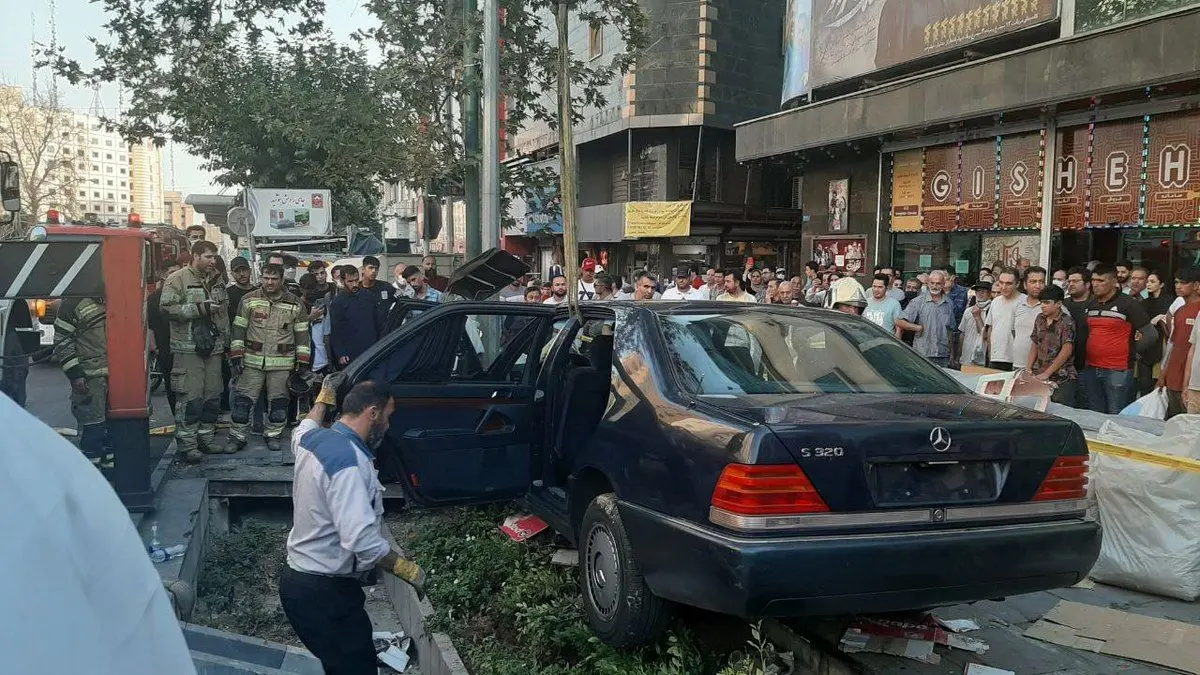 (تصاویر) عیادت امیرعبداللهیان از مصدومان تصادف خودروی تشریفات