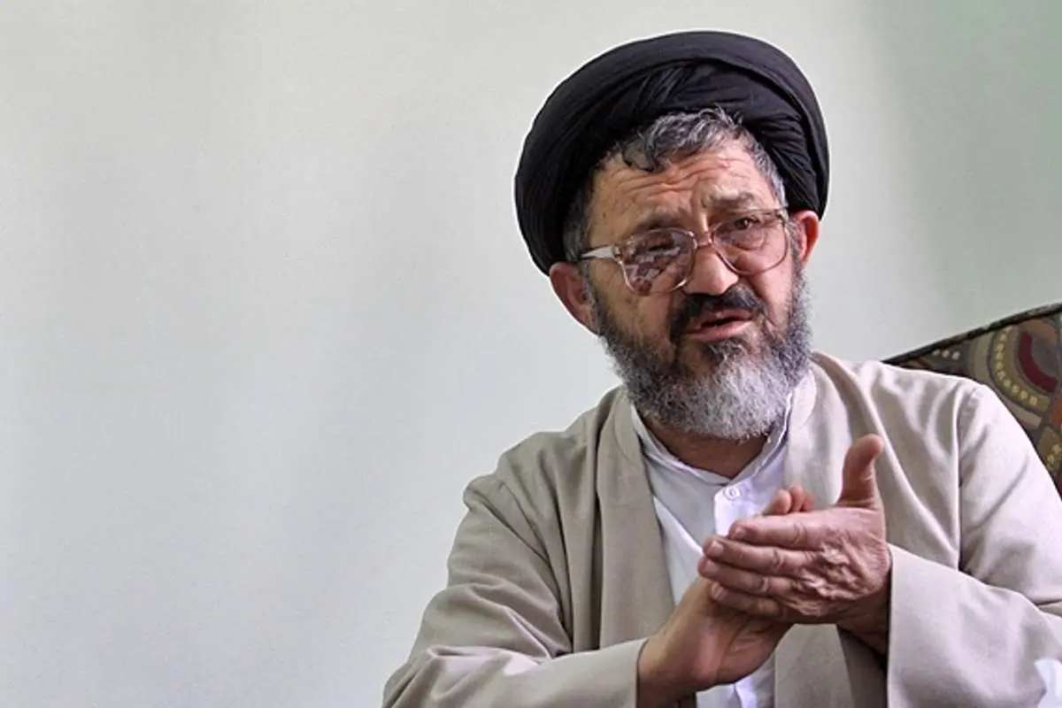 سیدرضا اکرمی: بسیاری روحانیون را مقصر گرانیها میدانند