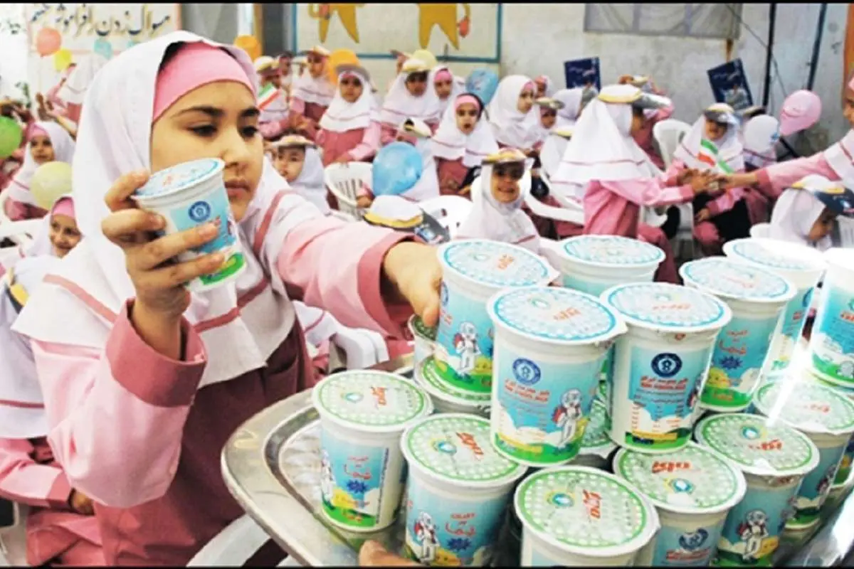 «تغذیه رایگان» ۳ تا ۵ میلیون دانشآموز با شیر و نان غنیشده از مهرماه
