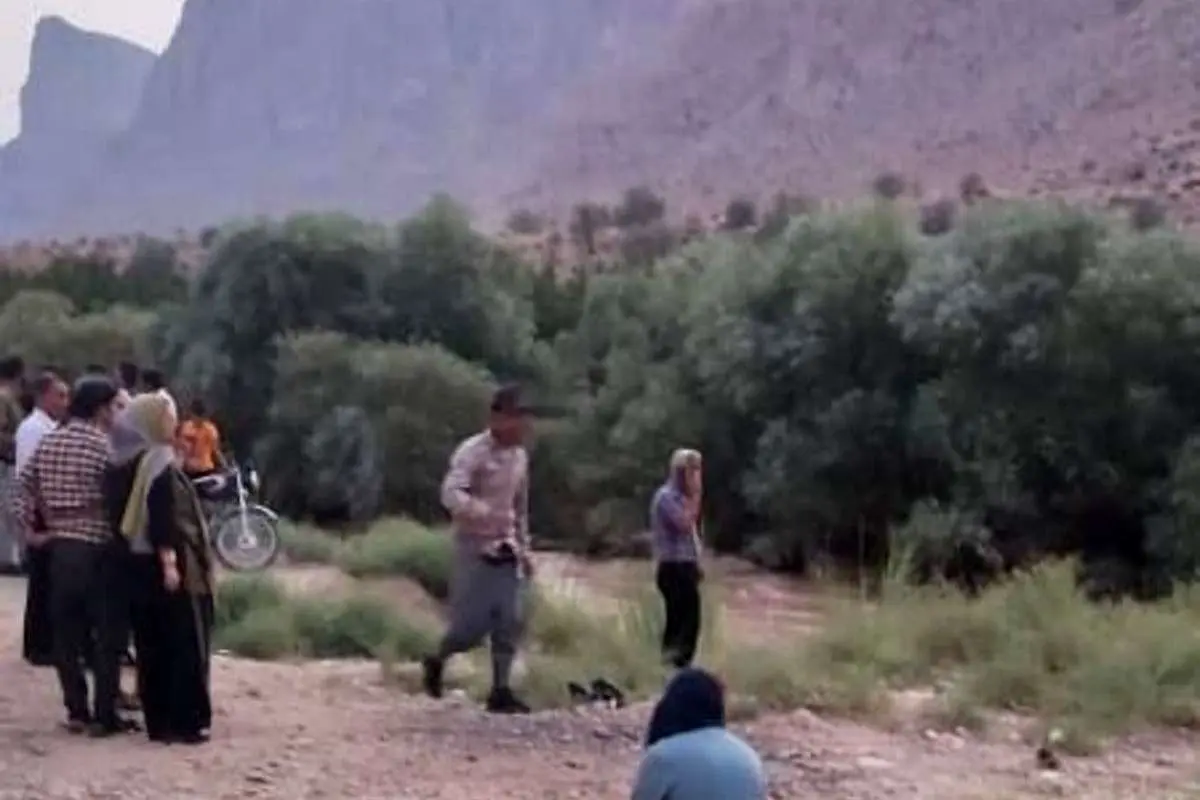 سه جوان جان صدها نفر را در سیل استهبان نجات دادند