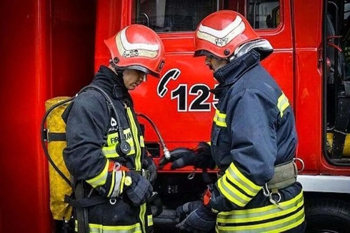 نجات جان ۲۰ نفر در حادثه آتش سوزی اهواز