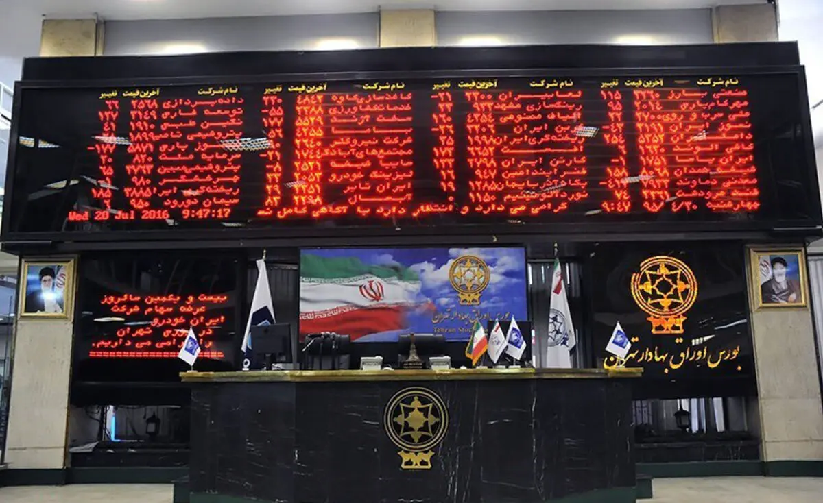 بازار بورس دوشنبه ۰۳ مرداد ۱۴۰۱؛ ریزش ۲۴ هزار واحدی شاخص کل