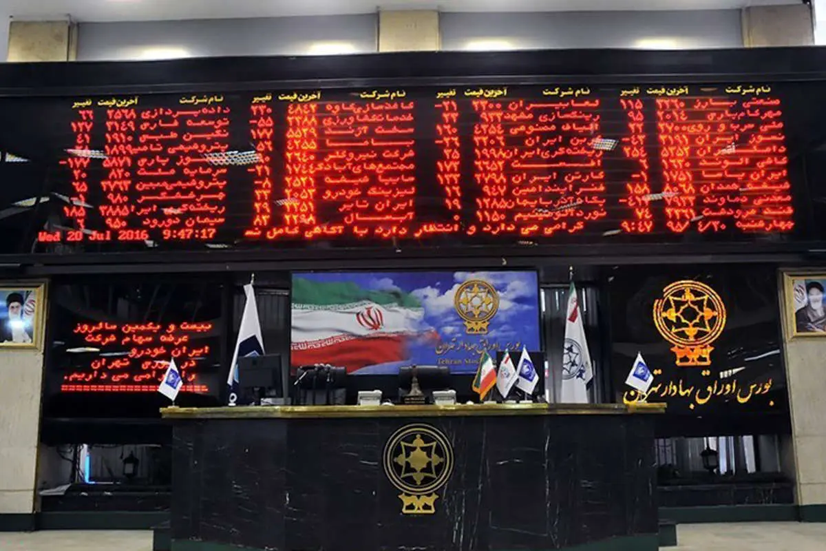 بازار بورس دوشنبه ۰۳ مرداد ۱۴۰۱؛ ریزش ۲۴ هزار واحدی شاخص کل