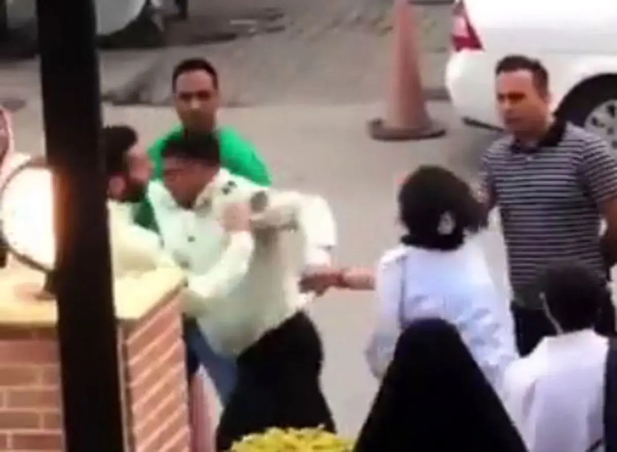 هشدار عباس عبدی درباره نحوه برخورد گشت ارشاد با دختران نوجوان