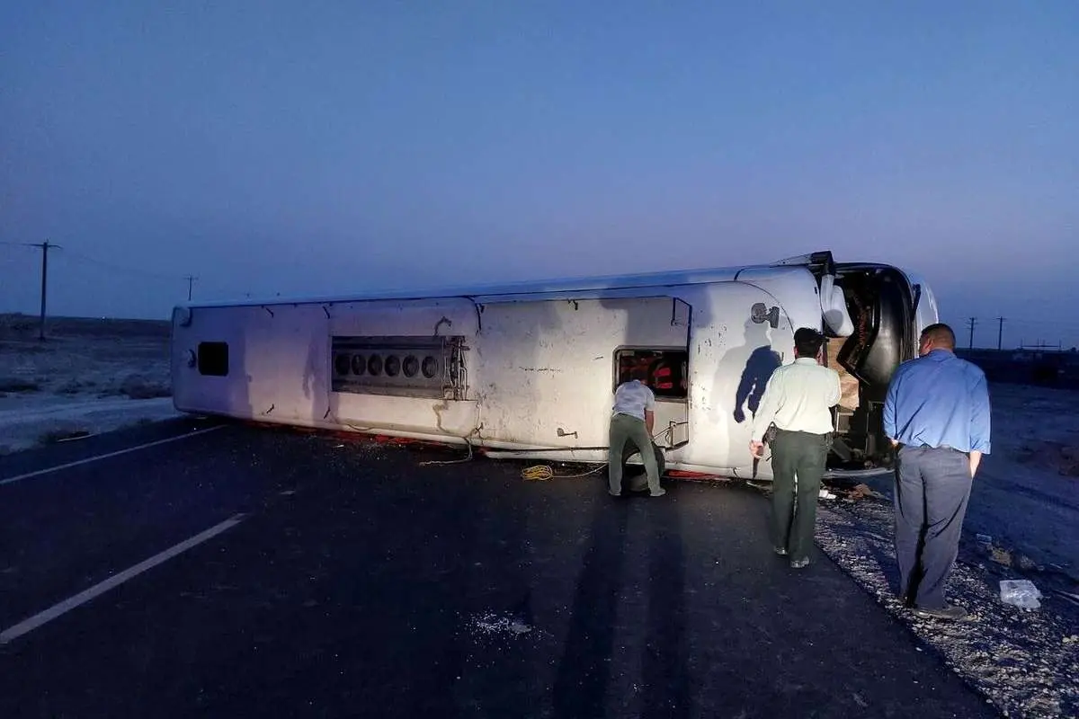 مصدومان حادثه واژگونی اتوبوس در ابرکوه یزد به ۲۲ نفر رسید