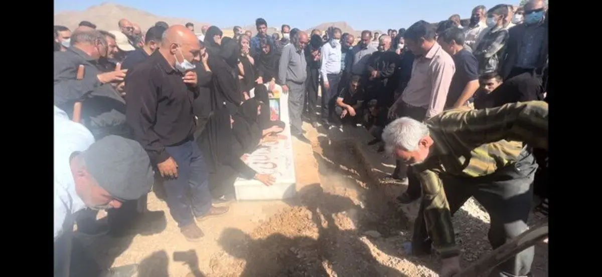 (ویدئو) مجید عبدالباقی برادر (مالک متروپل) در کنار برادرش به خاک سپرده شد