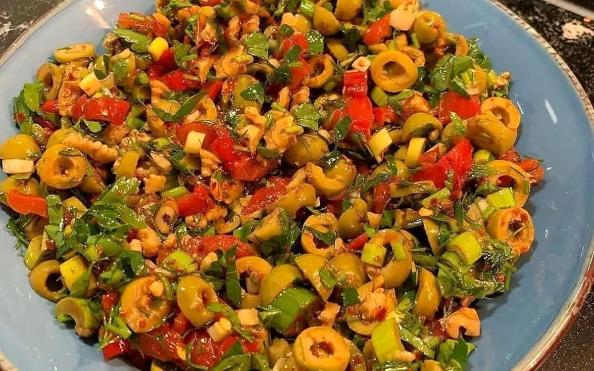 طرز تهیه سالاد زیتون، یک پیش‌غذای خوشمزه و مقوی