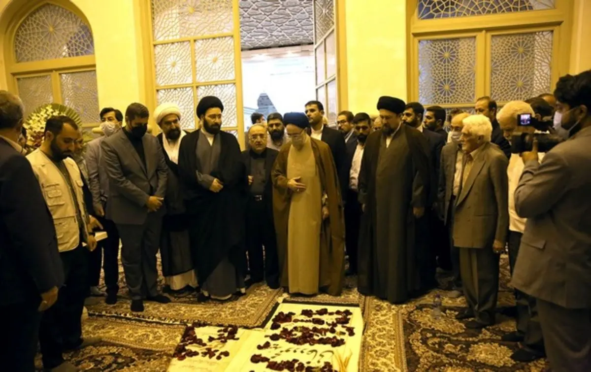 دیدار خاتمی و سید حسن خمینی با خانواده مرحوم دعائی