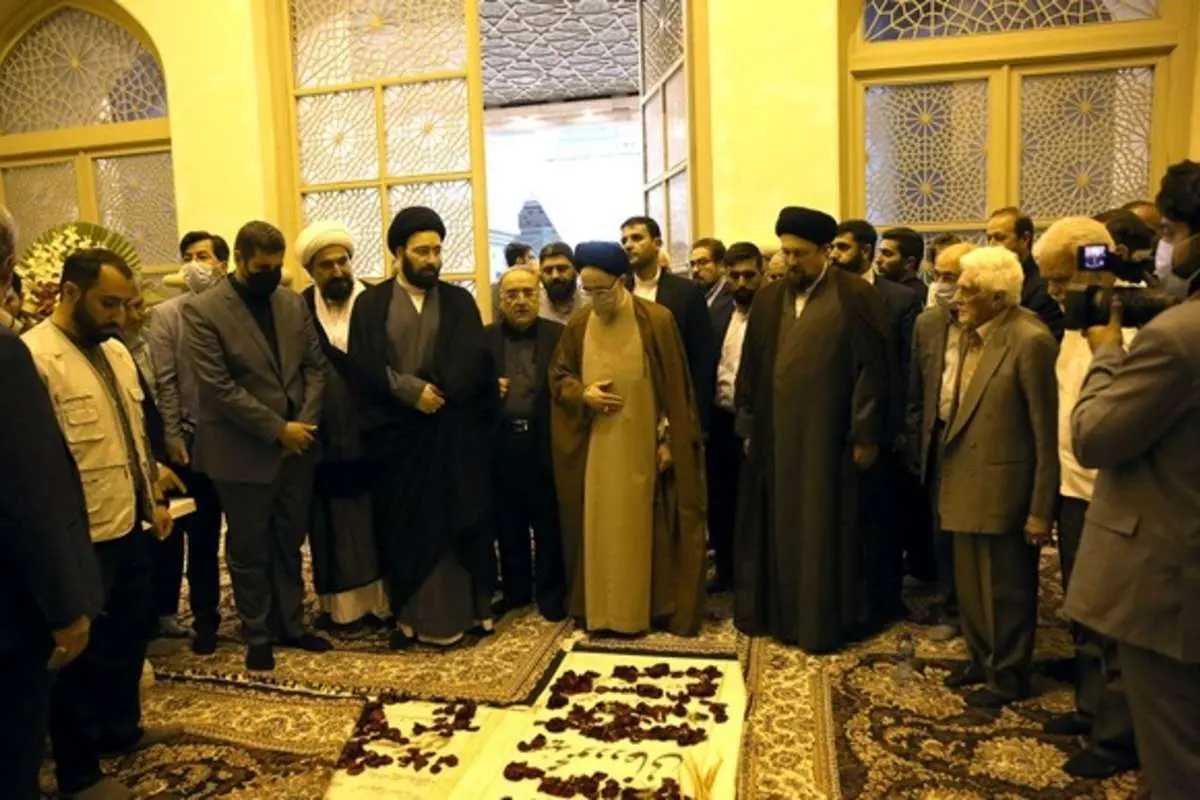 دیدار خاتمی و سید حسن خمینی با خانواده مرحوم دعائی