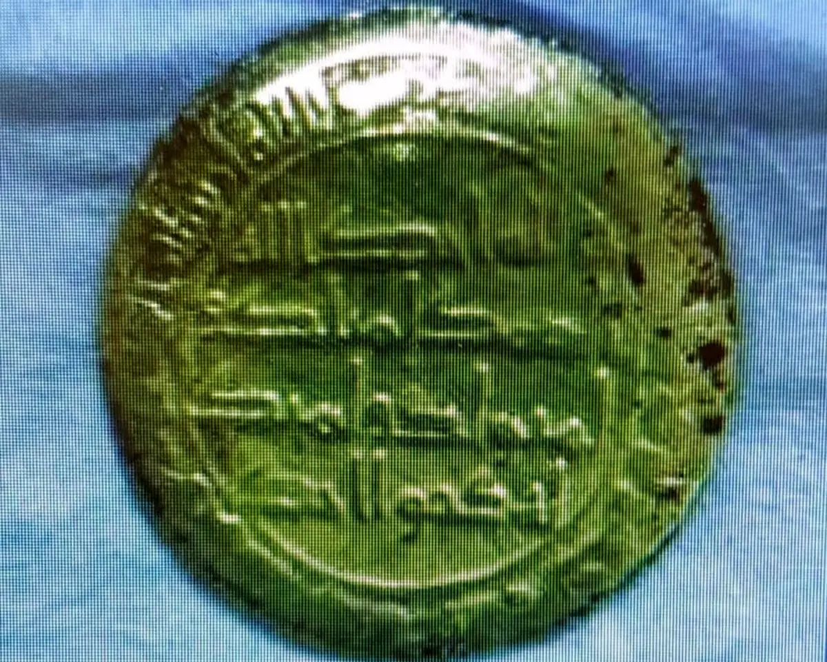 کشف سکه عتیقه ۱۲۰۰ ساله در پردیس