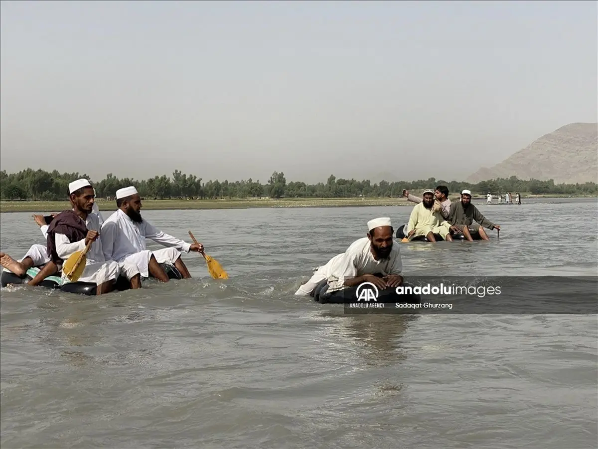 (تصاویر) پنج معلم افغان که در راه آموزش خطر مرگ را به جان می‌خرند