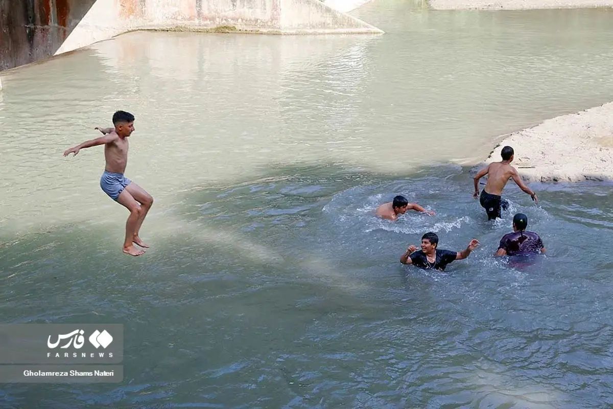 (تصاویر) شنا در منطقه شنا ممنوع!