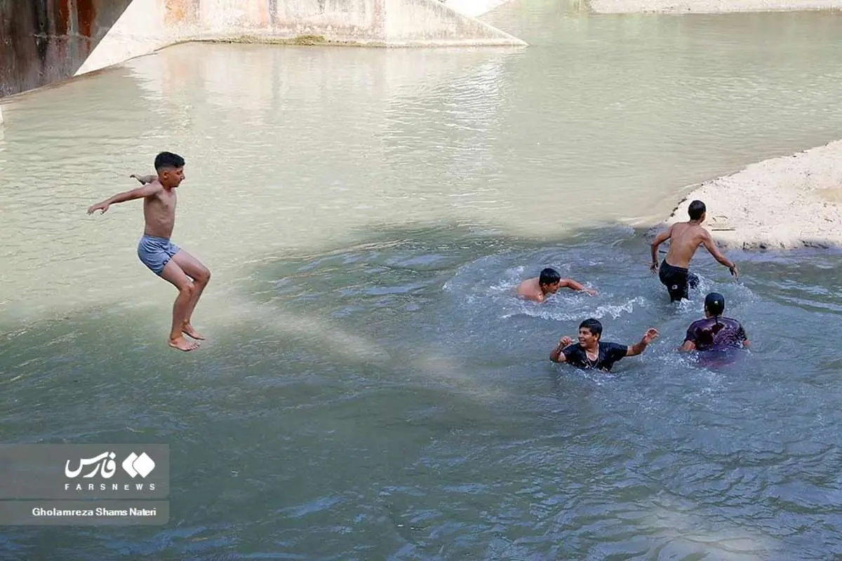 (تصاویر) شنا در منطقه شنا ممنوع!