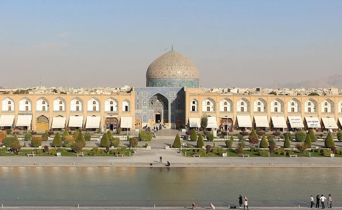 (ویدئو) اشکالات عجیب مرمت گنبد مسجد شیخ لطف‌الله
