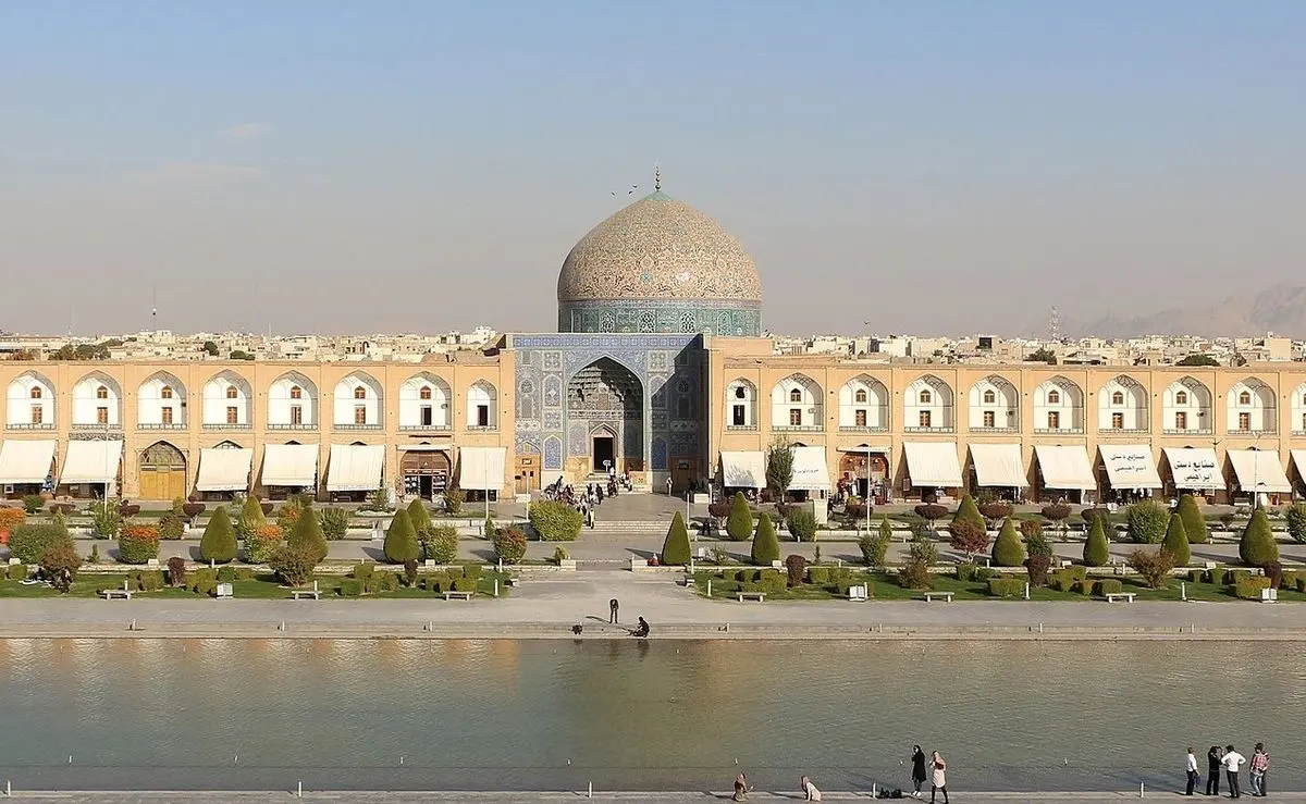 (ویدئو) اشکالات عجیب مرمت گنبد مسجد شیخ لطف‌الله