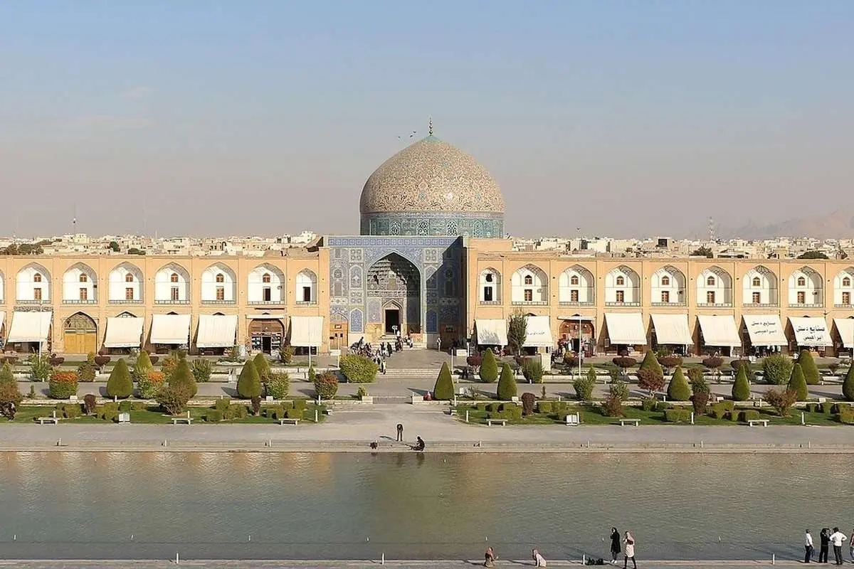 (ویدئو) اشکالات عجیب مرمت گنبد مسجد شیخ لطفالله