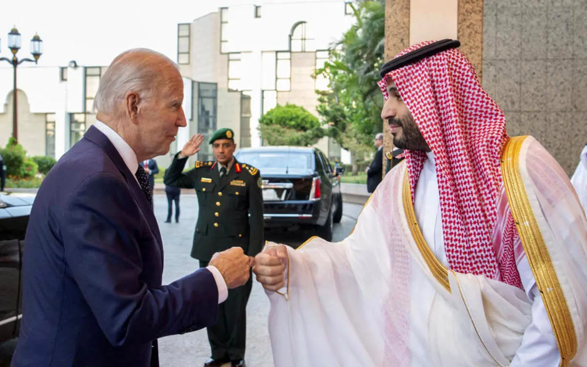 زمانی که بایدن با محمد بن سلمان مشت به مشت شد به چه فکر می‌کرد؟
