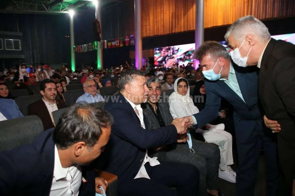 (ویدئو) صحنه عجیب از برخورد علی دایی و وزیر ورزش