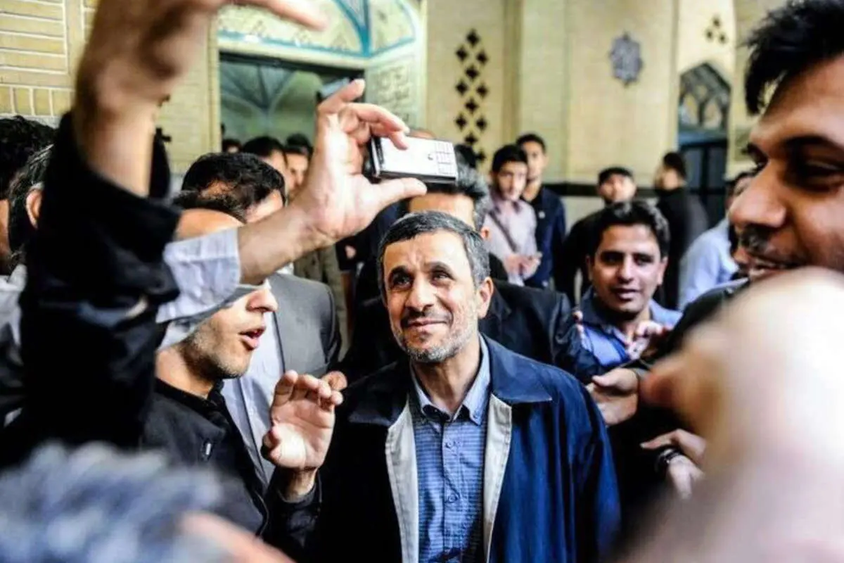 (تصاویر) بازار داغ سلفی با احمدی نژاد