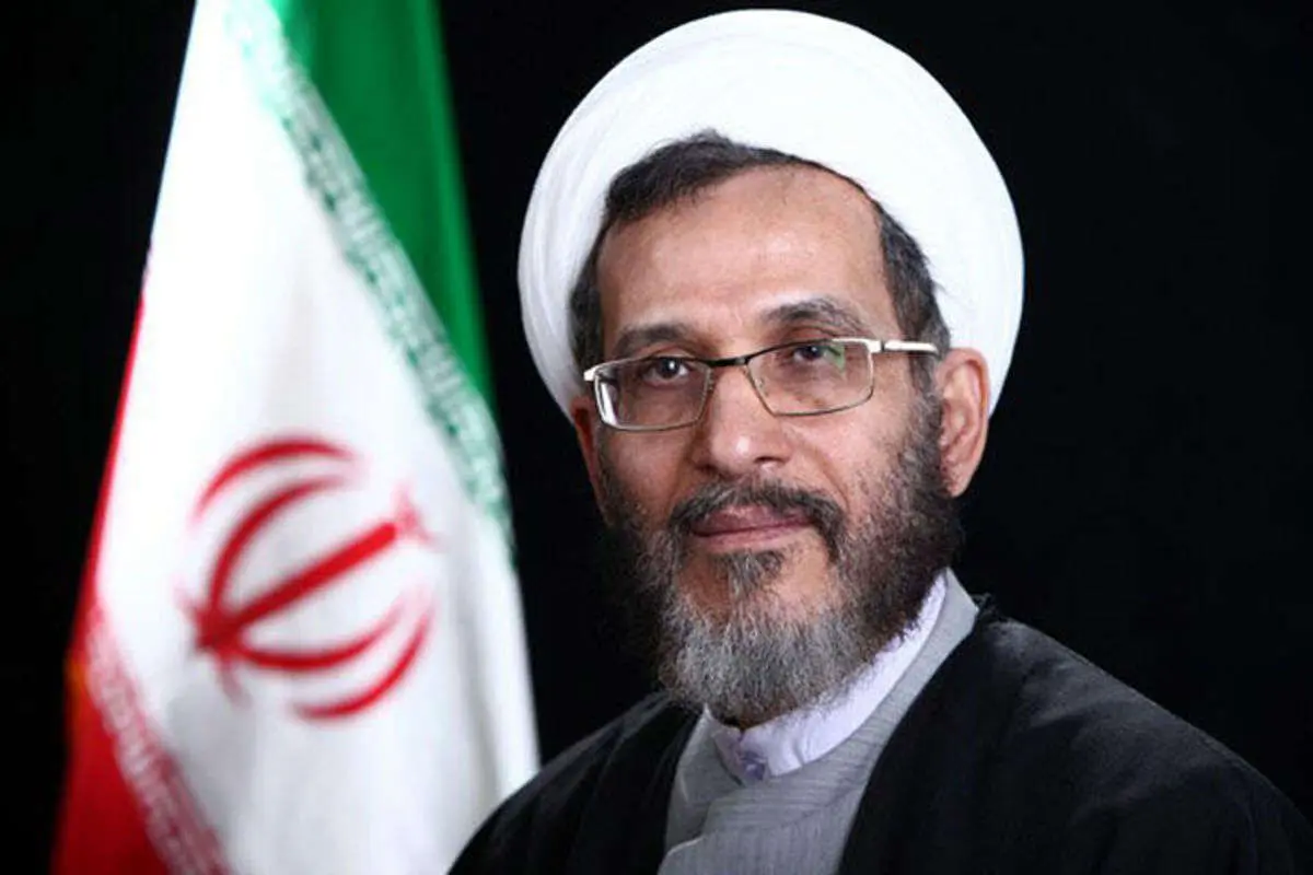 احمد مازنی: تبدیل حجاب به یک ابزار سیاسی کار درستی نیست