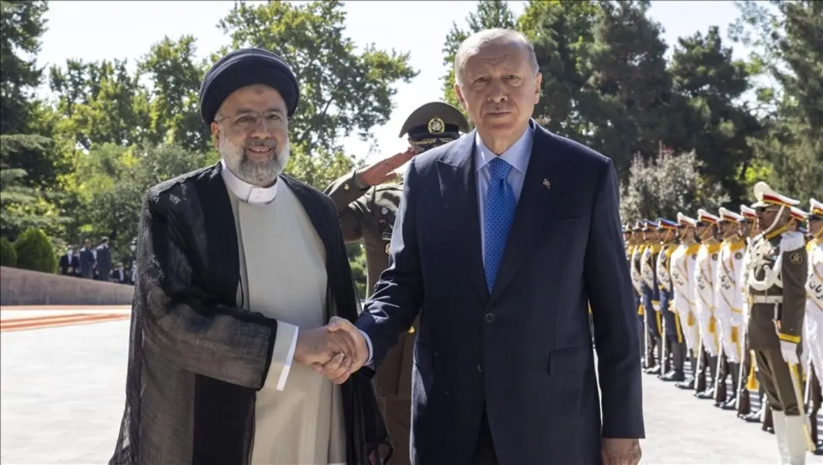 (ویدئو) استقبال رسمی رئیسی از اردوغان در سعدآباد