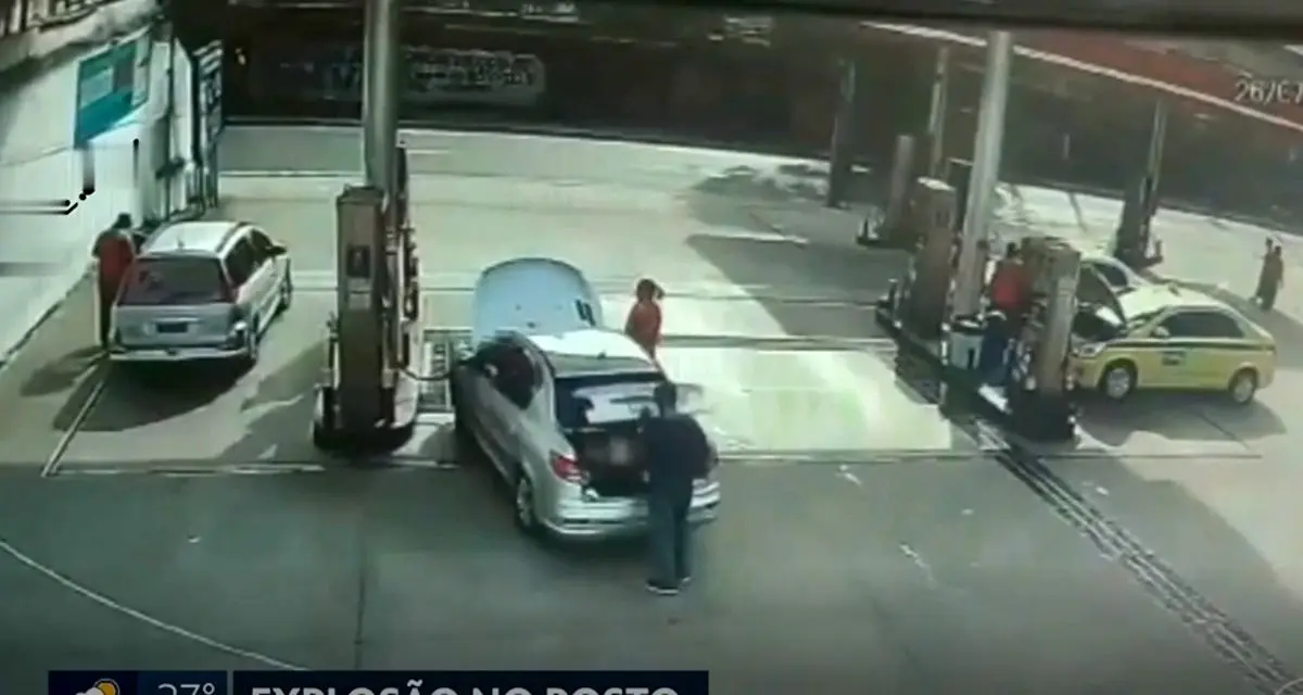 (ویدئو) انفجار پژو ۲۰۶ به محض باز کردن صندوق عقب