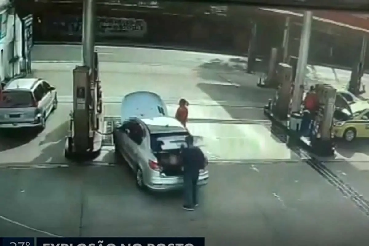 (ویدئو) انفجار پژو ۲۰۶ به محض باز کردن صندوق عقب