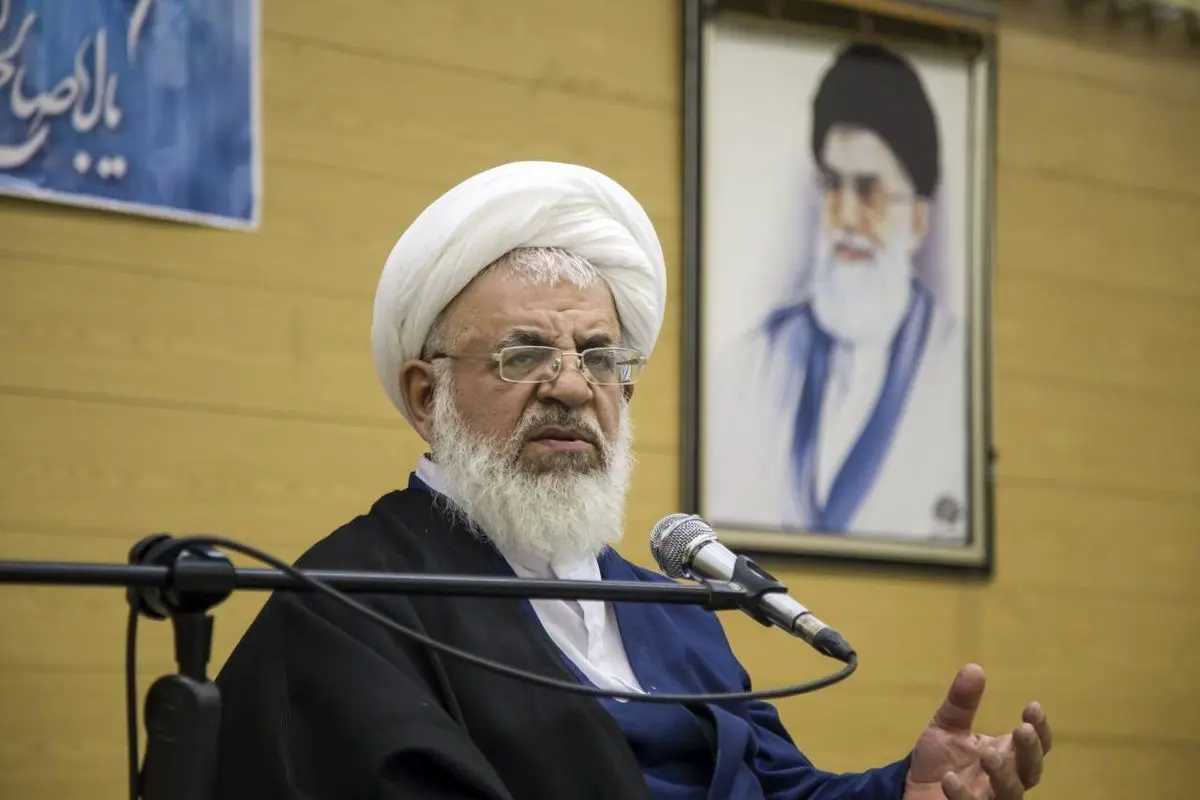 امام جمعه یزد: غربی‌ها الآن به خاطر بی‌حجابی مشکل پیدا کرده‌اند
