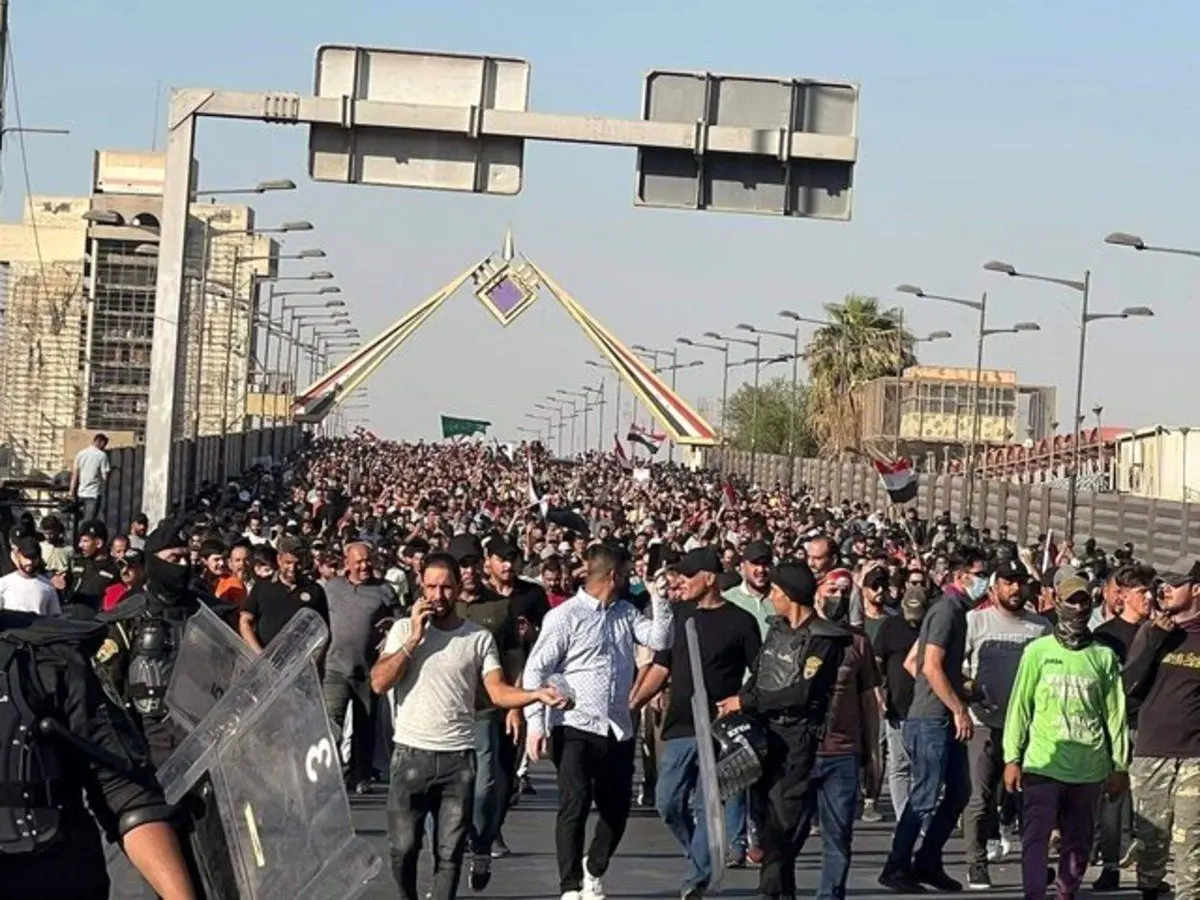 (ویدئو) هجوم طرفداران مقتدی صدر به پارلمان عراق