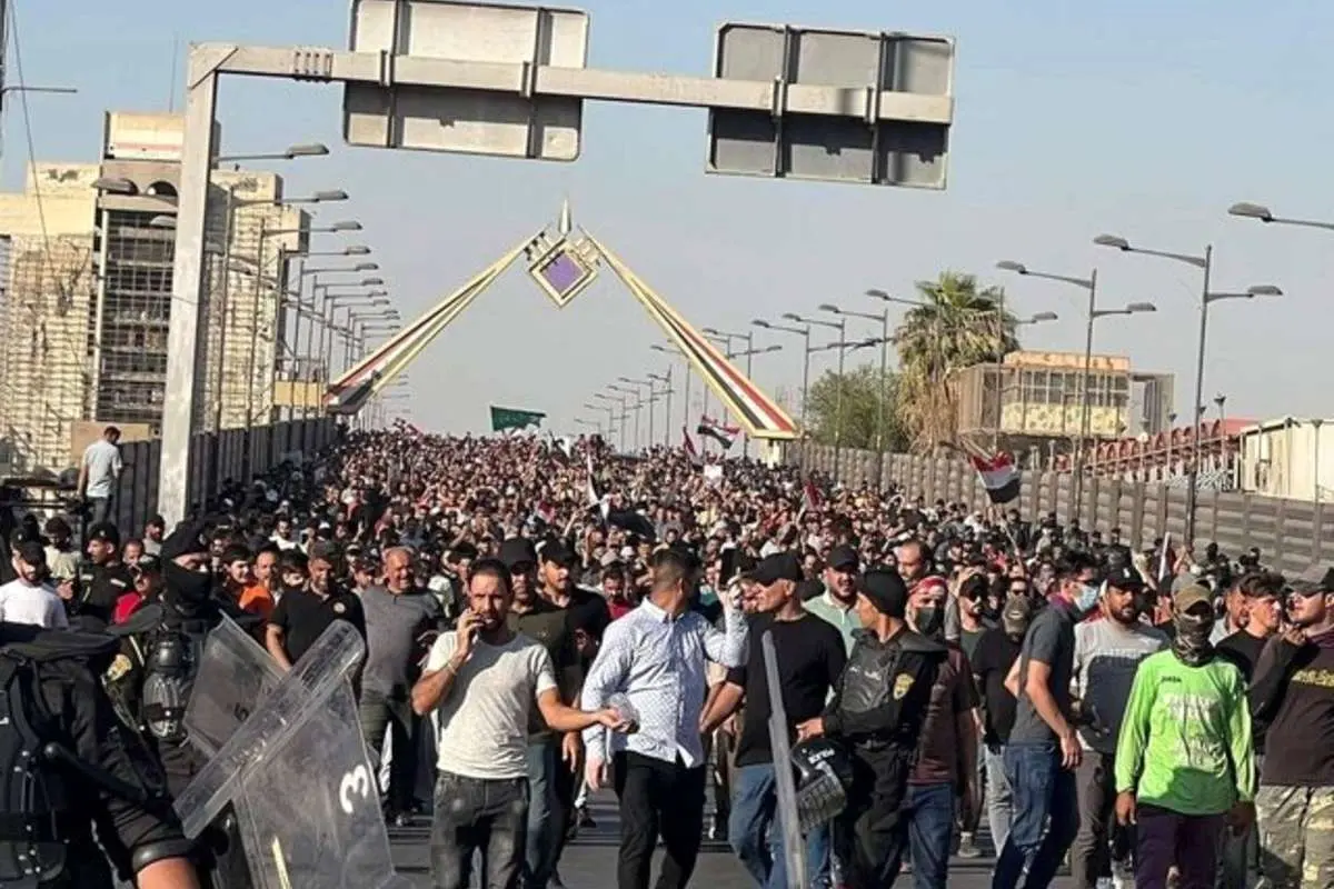 (ویدئو) هجوم طرفداران مقتدی صدر به پارلمان عراق