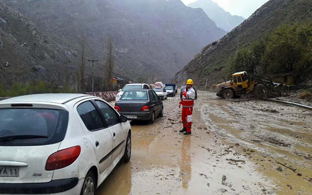 انسداد ۹ جاده به علت بارش باران و سیل