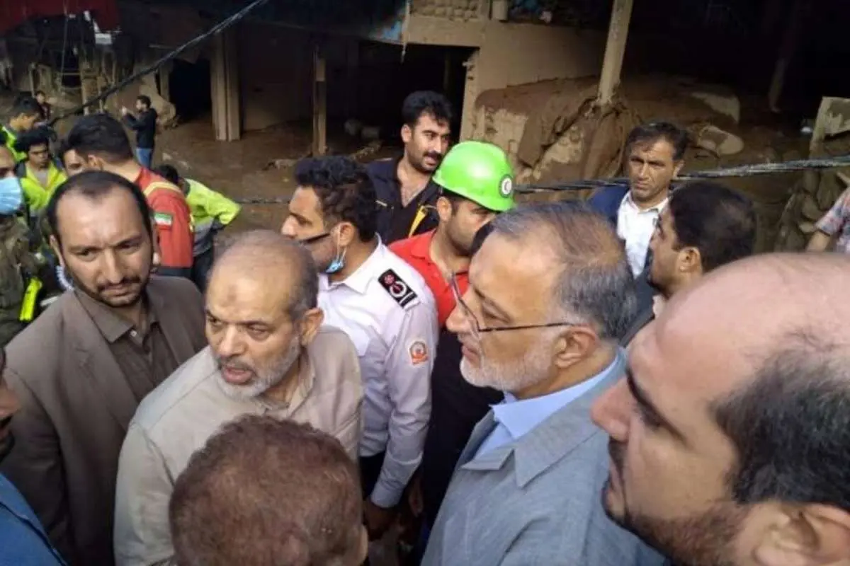 (تصاویر) حضور زاکانی در گل و لای امام زاده داوود حاشیهساز شد