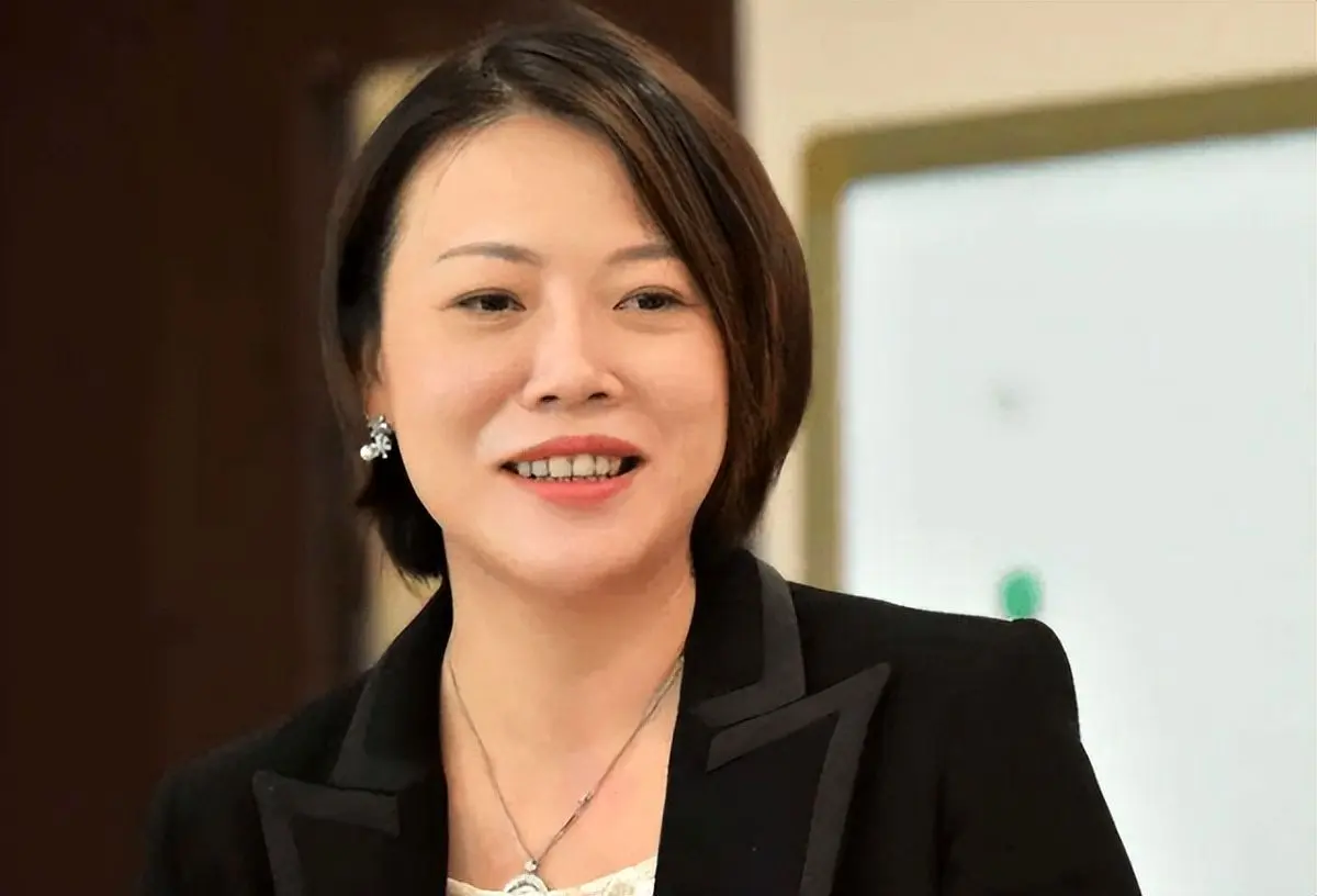 ثروتمندترین زن آسیا نیمی از ثروت خود را از دست داد