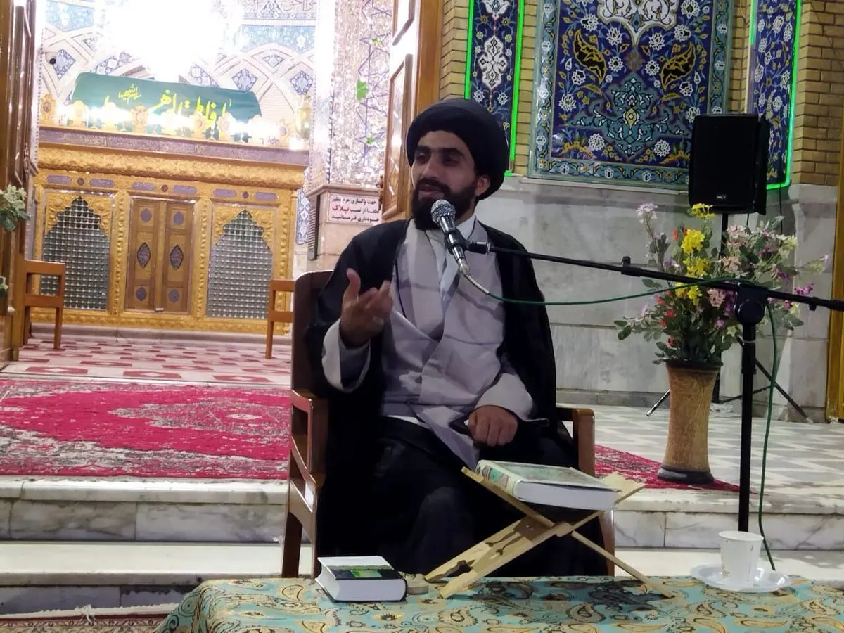 (ویدئو) حمله به یک روحانی جوان در امامزاده محمد کرج