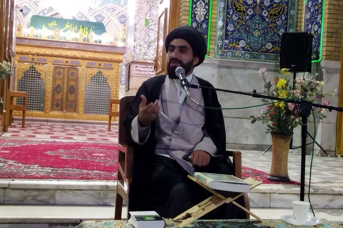 (ویدئو) حمله به یک روحانی جوان در امامزاده محمد کرج